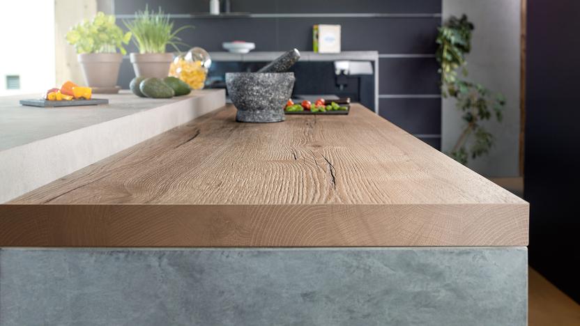 Seitenansicht Massivholz Küchen-Arbeitsplatte